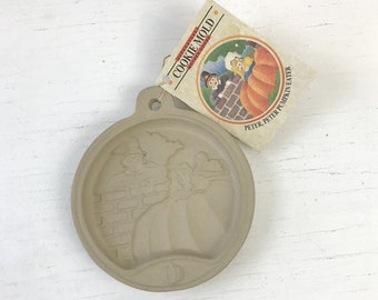 Superstone cookie mold, 1993 Mother Goose Peter Peter Pumpkin Eater, Sassafras Enterprises