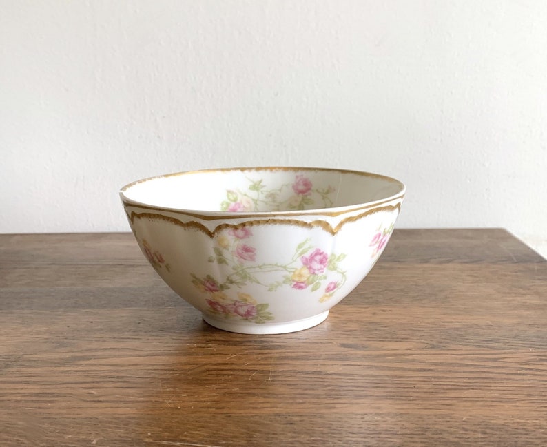 Haviland & Co small bowl, Limoges France, pink yellow roses w/ gold accent trim, chipped rim image 1