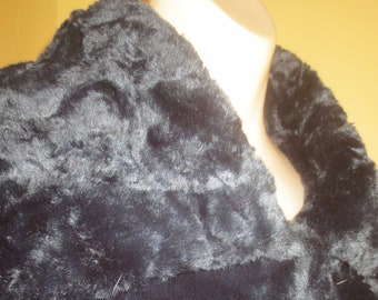 Vintage Retro 90s does 50s Black Fake Faux Fur Cape Shrug Capelet One Size Fits Most Large Plus Size