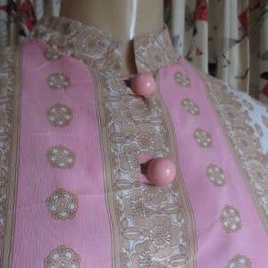 1960s Sheer Crepe Sheath Dress Ball Buttons Abstract Print Pink White Goldenrod Manderian Collar Medium 38 Bust