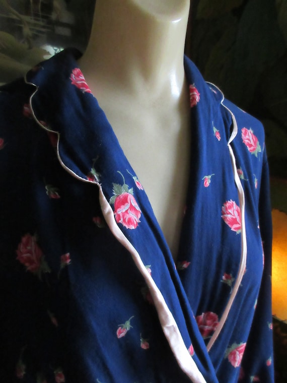 Large 1940s Vintage Navy Rayon with Pink Rose Pri… - image 1