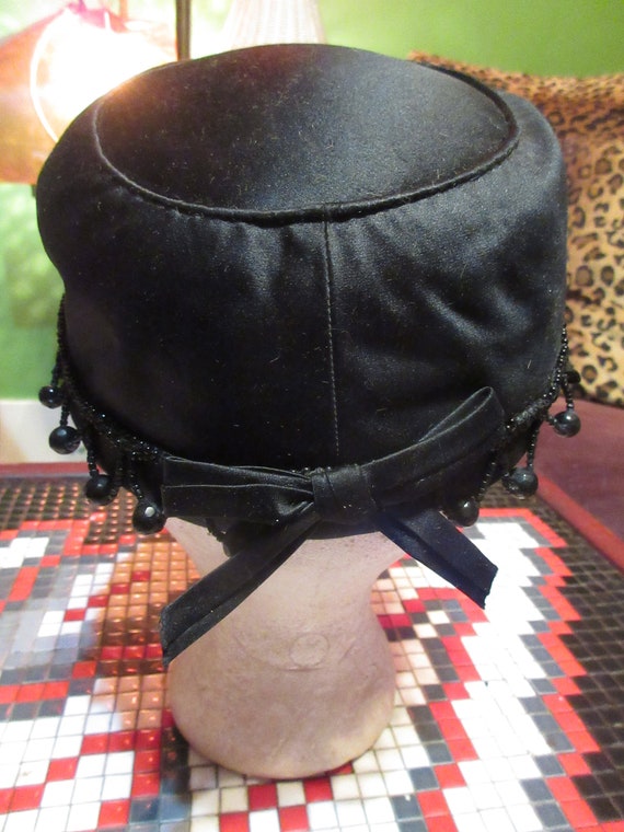 1910s Black Silk Satin Skullcap Style Hat with Bl… - image 4