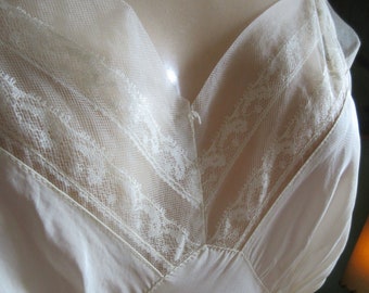 Small White Acetate and Rayon 1940s Full Slip 34 Inch Bust Pin Up Burlesque Viva Las Vegas