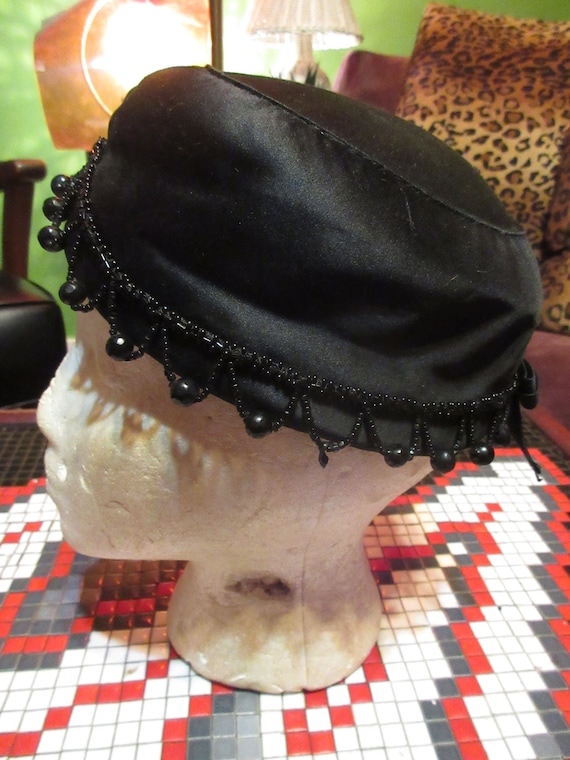 1910s Black Silk Satin Skullcap Style Hat with Bl… - image 5