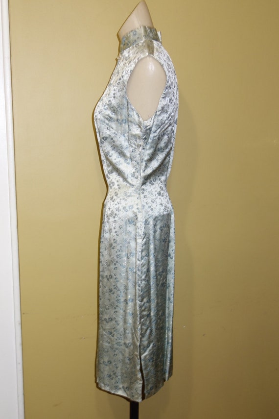Small 1950s Vintage Silk Brocade Cheongsam Silver… - image 3