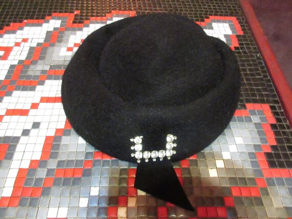 1950s Mist-O-Lana Vintage Black Wool Felt Hat Flu… - image 6