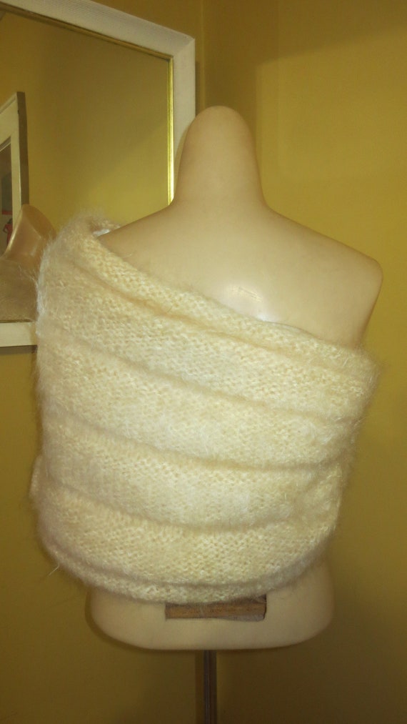 Vintage 1960s Creamy White Knit Mohair Stole Wrap… - image 3