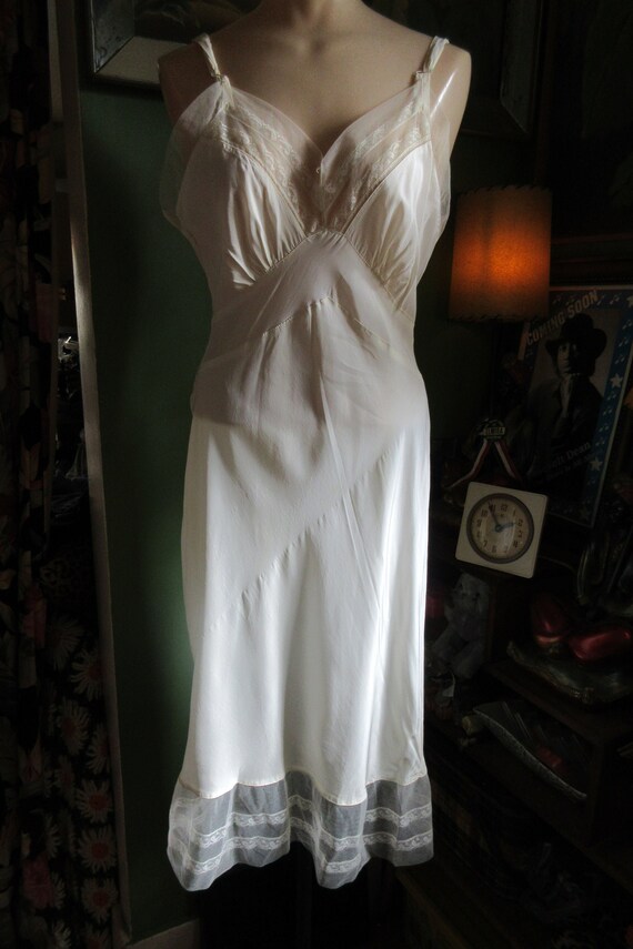 Small White Acetate and Rayon 1940s Full Slip 34 … - image 3