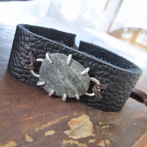 Father's Day Gift Mens Adjustable Cuff Bracelet Silver Gray Beach Stone Rough Black Leather Bracelet
