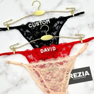 Tanga con nombre personalizado, Tanga con nombre personalizado, Tanga de encaje con nombre personalizado y letra de cristal, Regalo para él
