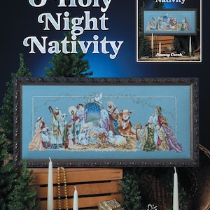 Può includere: Un modello di punto croce contato incorniciato della scena della natività con il titolo "O Holy Night Nativity" e il testo "Stoney Creek Collection".