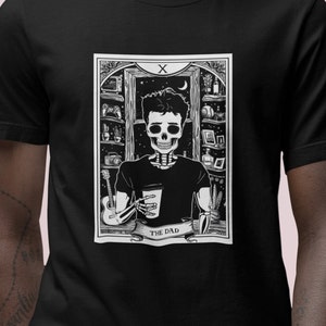 La camisa de la tarjeta del tarot del papá