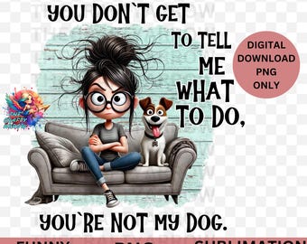 Può includere: Un download digitale di un'immagine divertente e sarcastica che presenta una donna dei cartoni animati con i capelli in disordine seduta su un divano con un cane. Il testo dice "Non hai il diritto di dirmi cosa fare, non sei il mio cane."