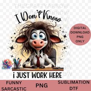Könnte beinhalten: Eine Comic-Kuh mit unordentlichem Haar sitzt an einem Schreibtisch mit Stift und Papier. Die Kuh trägt ein weißes Hemd und eine rote Krawatte. Der Text "I Don't Know I Just Work Here" steht unter der Kuh. Das Bild ist eine digital herunterladbare PNG-Datei.