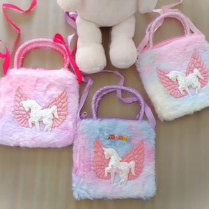 Sac à bandoulière personnalisé licorne moelleux, mini sac doux tie and dye, sac licorne, sac de soirée à thème, cadeau de fête d'anniversaire, bas de Noël
