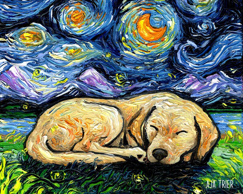 Może przedstawiać: Malowidło przedstawiające śpiącego psa rasy golden retriever leżącego na zielonej łące pod rozgwieżdżonym nocnym niebem. Niebo jest niebieskie z wirującymi białymi chmurami i rogalem księżyca. Obraz jest w stylu Vincenta van Gogha.
