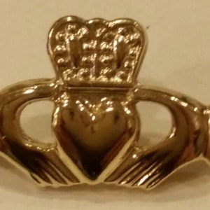 Vintage oldstock irish celtic claddagh goldtone clutch lapel pin image 3