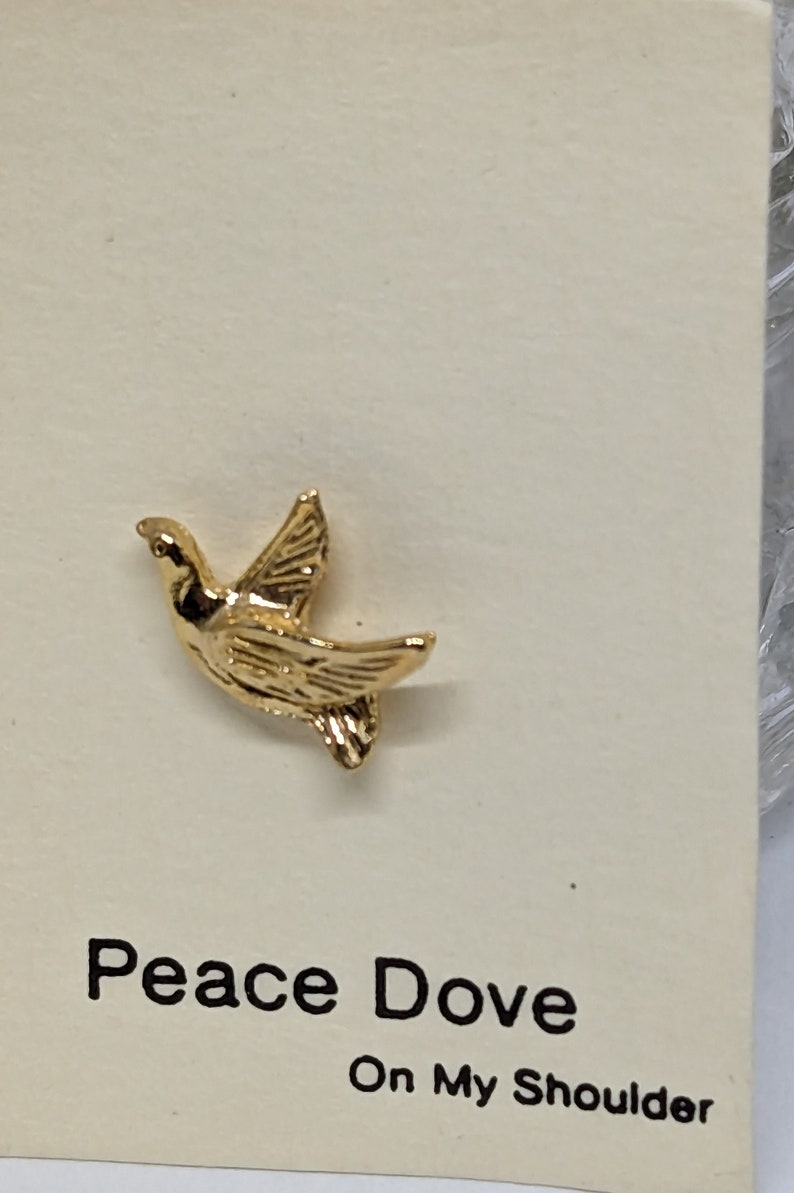 Peace Dove on my shoulder clutch lapel pin goldtone dove Carded image 1