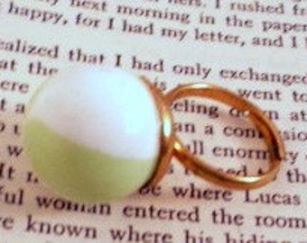 Round  white  green Ball Plastic Retro  vintage adjustable ring