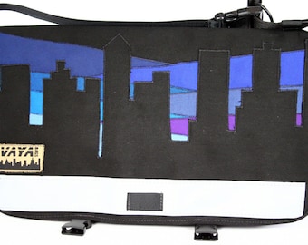 Scenic Cityscape Medi Messenger Bag