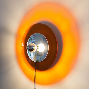 Applique da parete in acrilico arancione: applique moderna di metà secolo, lampada da soffitto per soggiorno