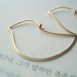 Bird Hoops – Minimalist Wire Bird Hoops, Lightweight Modern Jewelry, Nature-Inspired Animal Earrings, Gift for Her