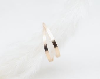 Hammered Gold Oval Hoops - everyday earrings, simple oval hoops earrings, minimal geometric hoops