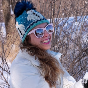 Knit hat pattern: Frosty the Snowman themed, fast to knit, fair isle hat pattern for adults. Makes a great gift