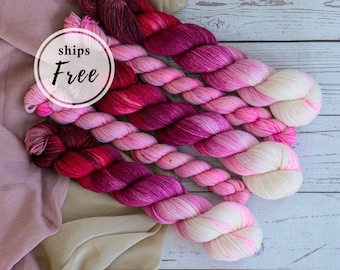 Hand dyed sock yarn set | Valentine mini skein set for sock knitting | speckled yarn in pink, red | soft, washable fingering weight skeins