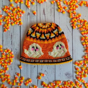 Halloween knitted hat pattern: quick knit, chunky, fair isle hat with spoopy ghosts & candy corn