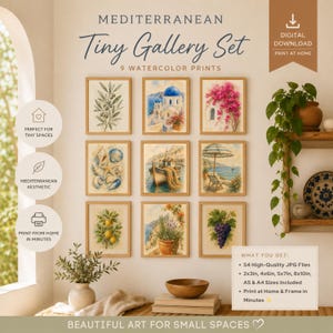 Könnte beinhalten: Ein Set aus neun gerahmten Aquarelldrucken mit mediterranen Szenen. Die Bilder zeigen Olivenzweige, Küstengebäude, Boote und Früchte. Der Text lautet "Mediterranean Tiny Gallery Set" und "Beautiful Art for Small Spaces".