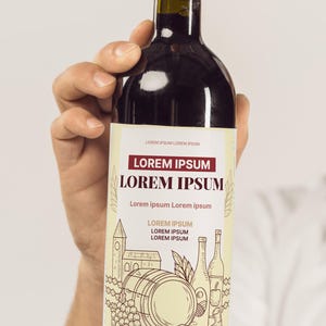 Etiquettes de vin adhésives personnalisées pour mariage, baptême, anniversaire, texte personnalisé, plusieurs motifs et formats or à chaud.