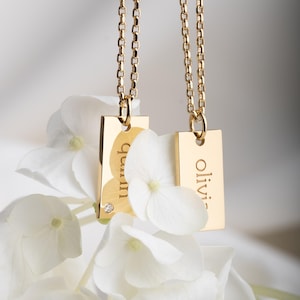 ミニドッグタグネックレス、名前、日付、特別なメッセージなどを刻印できる、カスタマイズされた上品なスクエアペンダント | 14Kゴールド、スターリングシルバー