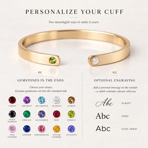 Puede incluir: Una pulsera tipo brazalete dorada con extremos redondeados que incluyen un peridoto verde y un diamante transparente. El texto dice: PERSONALIZE YOUR CUFF, Two meaningful ways to make it yours, GEMSTONES IN THE ENDS, OPTIONAL ENGRAVING, SCRIPT, SERIF, SANS SERIF.