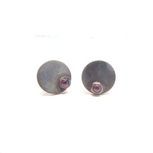 Puces Boucles d'oreilles en argent recyclé fini ancien et grenat rouge bordeaux dotty image 5