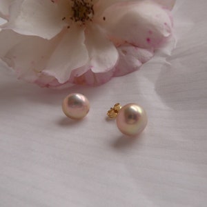 Pink Freshwater Pearls stud earrings in 18ct yellow gold, classic blush pink earrings solid gold, bridal jewelry, gift for her image 2