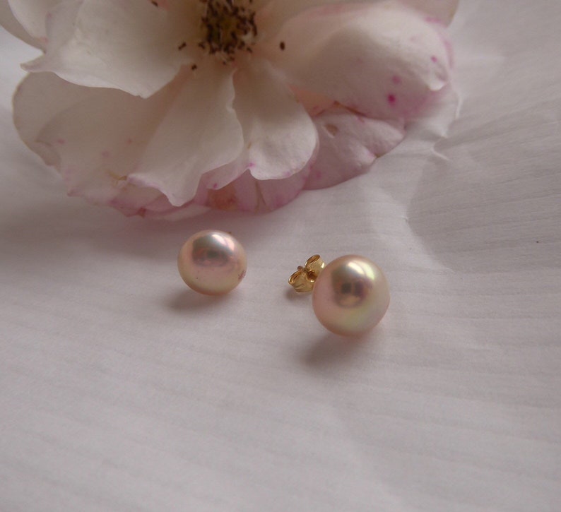 Pink Freshwater Pearls stud earrings in 18ct yellow gold, classic blush pink earrings solid gold, bridal jewelry, gift for her image 2