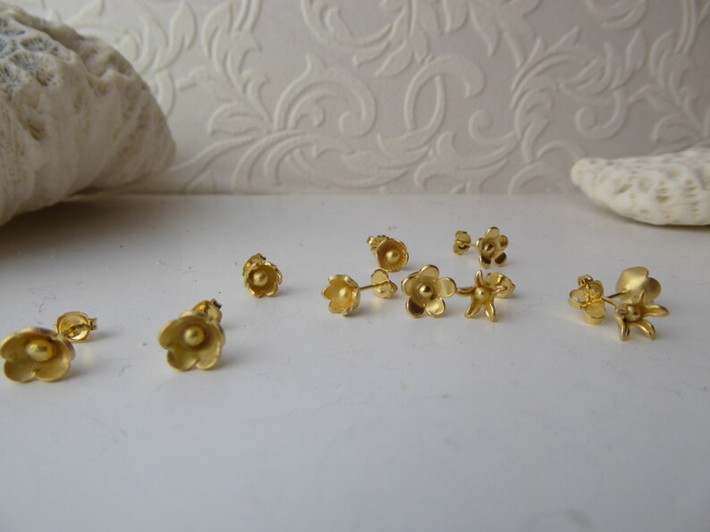 Gold Vermeil plated flowers stud earrings, golden star ear studs, mini flower classic earrings, 5 petal earrings image 4