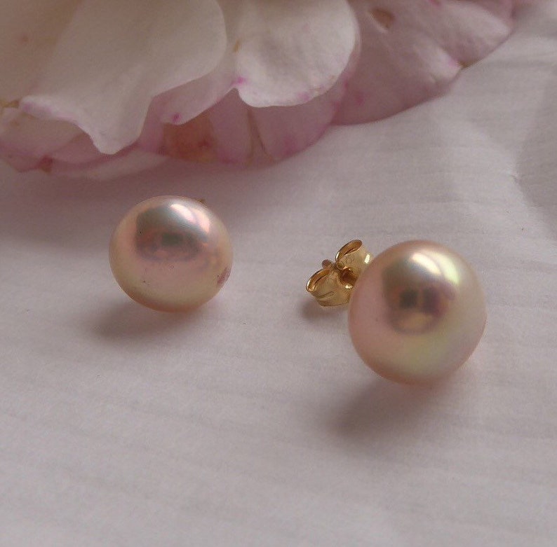 Pink Freshwater Pearls stud earrings in 18ct yellow gold, classic blush pink earrings solid gold, bridal jewelry, gift for her image 1
