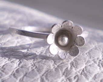 Belle Blum sterling silver Flower Ring, anillo de flores minimalista, anillo apilable minimalista, regalo para ella