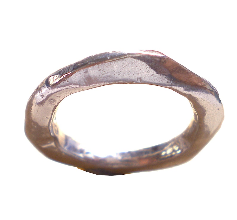 Bague artisanale en argent massif 925, forme irreguliere inspiree par mouvement de lave fondue, alliances originales, bagues PACS image 1