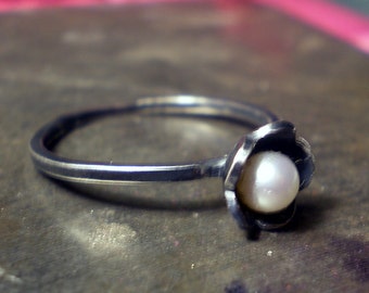 pearl Ring, oxidised black flower ring with a white pearl, stacking ring, minimalist sterling silver jewelry