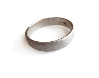 18ct white gold wedding ring - unisex for men and women, handmade textured ring recycled gold