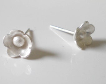 Recycled sterling silver flower Earrings studs, earstuds with flowers, gift for her