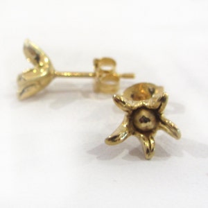 Gold Vermeil plated flowers stud earrings, golden star ear studs, mini flower classic earrings, 5 petal earrings image 5