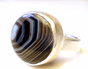 Bague en argent massif et agate noire striee du Botswana - bague cabochon agate