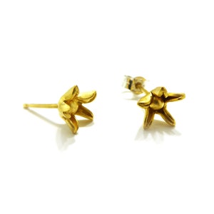 Gold Vermeil plated flowers stud earrings, golden star ear studs, mini flower classic earrings, 5 petal earrings image 1