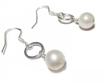 White freshwater Pearl drop Earrings in sterling silver - pearls bridal earrings,  Wedding Jewellery for Brides, Pearl Dangle Earrings