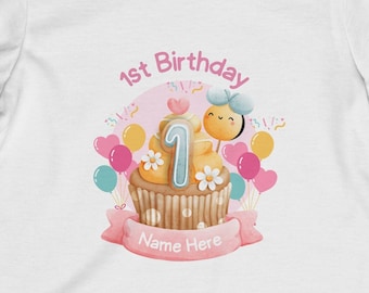 Camiseta personalizada para niña pequeña de primer cumpleaños - Gráfico de cupcakes y abejas dulces - rosa, amarillo, azul