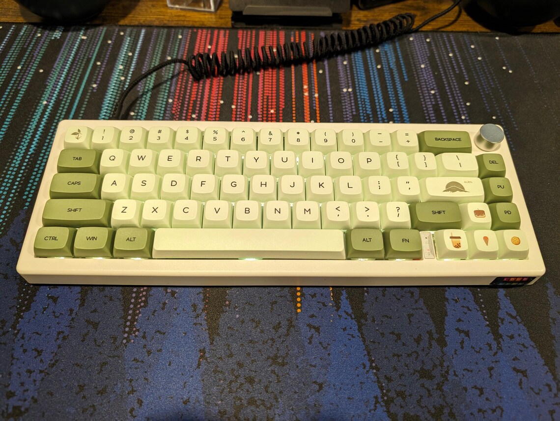 Matcha Themed Tri Mode Wireless Wired 65% Mechanical Keyboard - Smooth ...